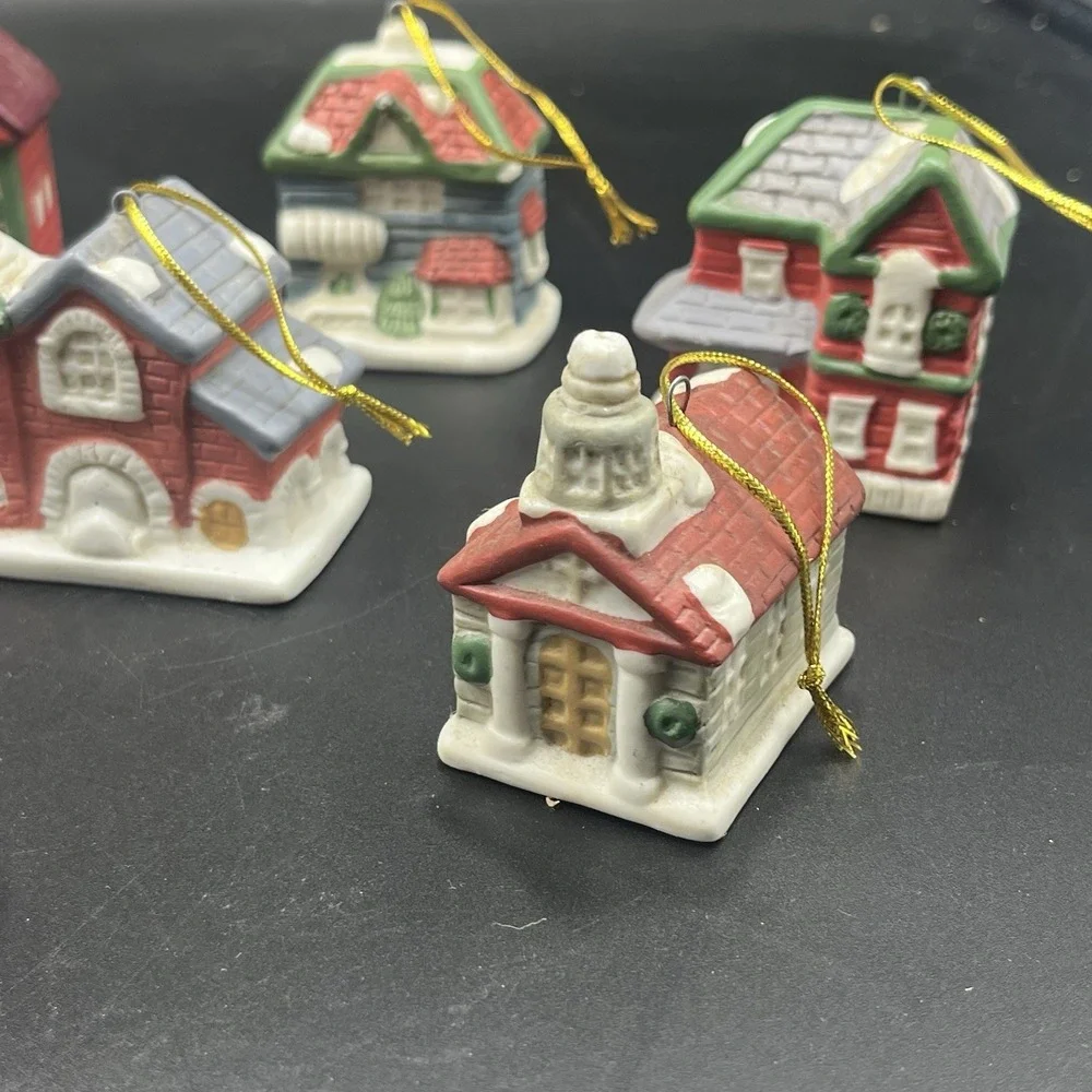 12 pc‎ Vtg 1992 Winter Town Village Set Of Ceramic Christmas Ornaments 2.5
